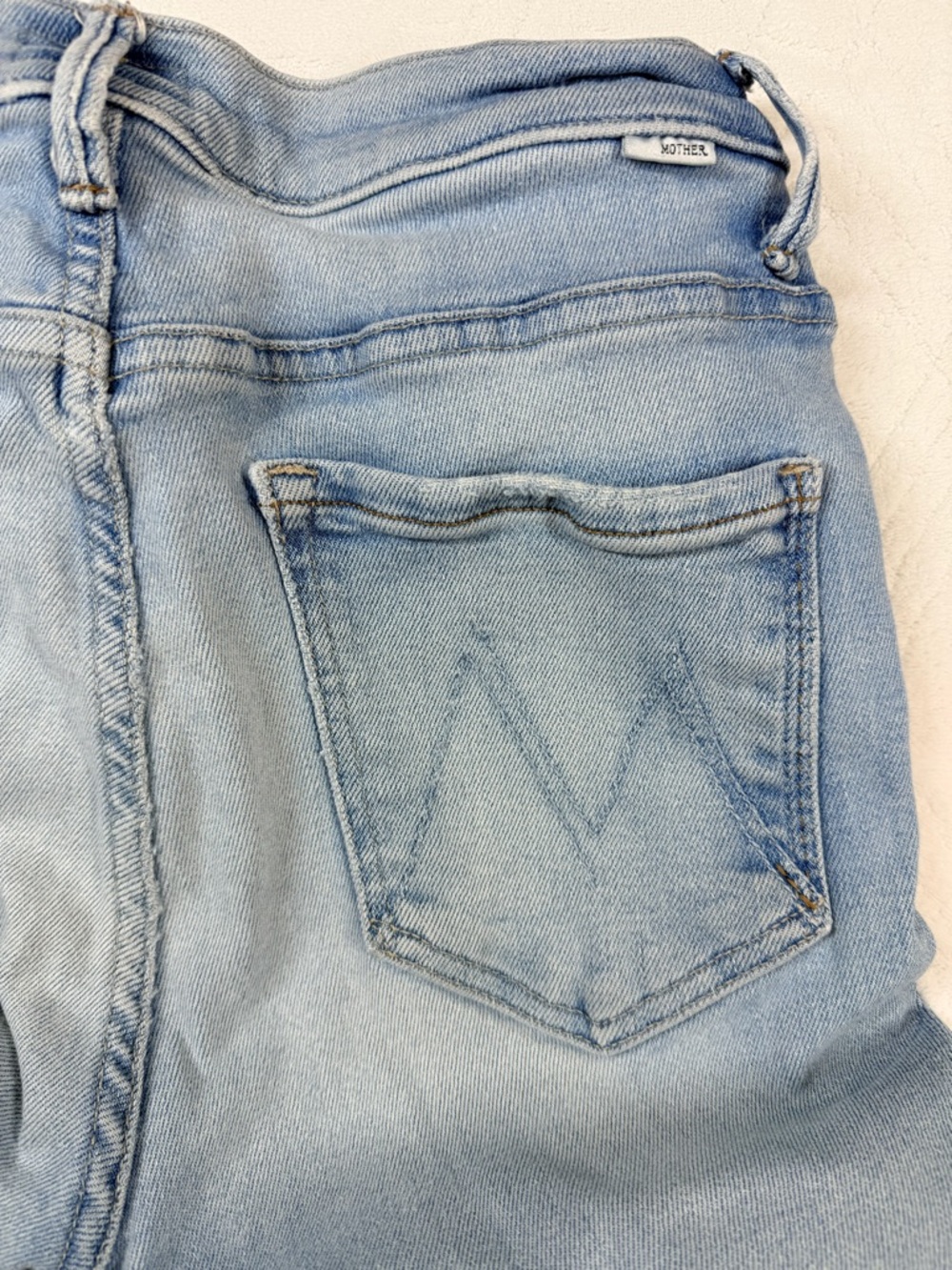 MOTHER The Weekender Fray California Cruiser Women's 27 Blue Denim Light Wash - Picture 3 of 10